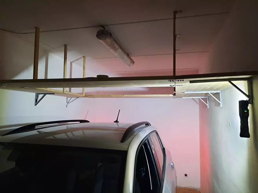 Immagine 4 di Garage in vendita  a Siena
