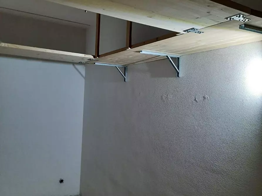 Immagine 7 di Garage in vendita  a Siena