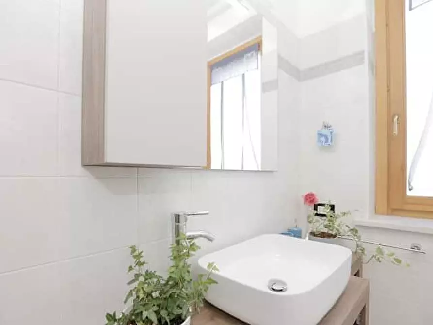 Immagine 23 di Casa indipendente in affitto  a La Spezia