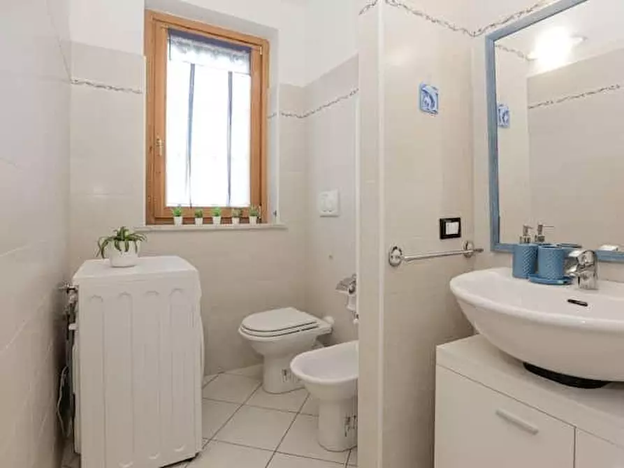 Immagine 24 di Casa indipendente in affitto  a La Spezia