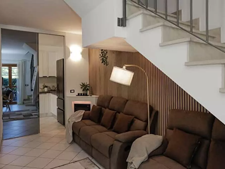Immagine 6 di Casa indipendente in affitto  a La Spezia