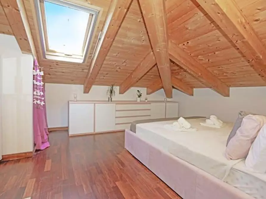 Immagine 19 di Casa indipendente in affitto  a La Spezia