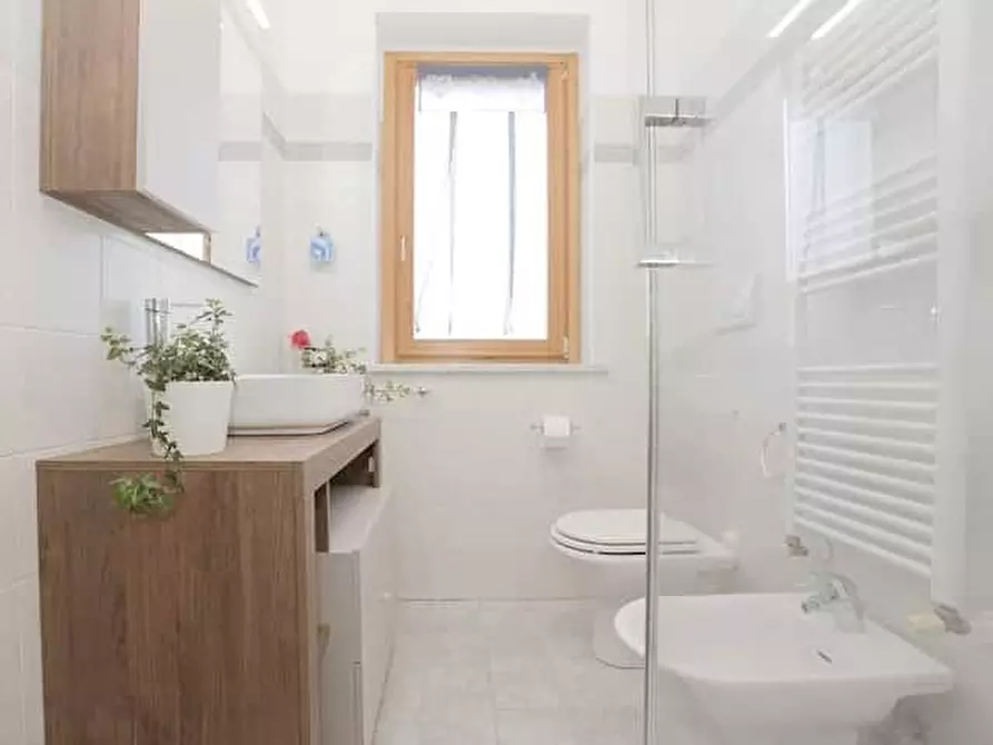 Immagine 25 di Casa indipendente in affitto  a La Spezia