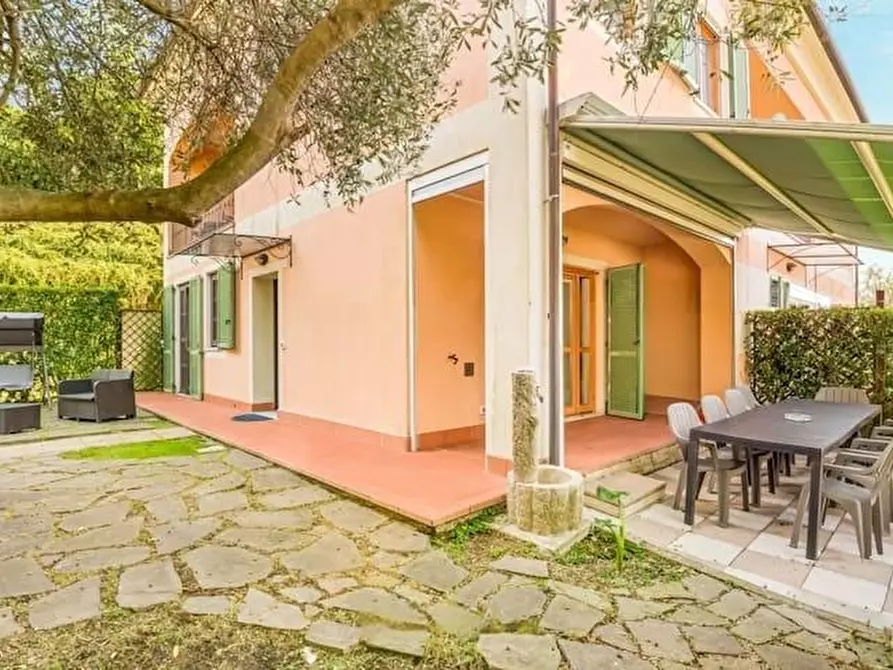 Immagine 31 di Casa indipendente in affitto  a La Spezia