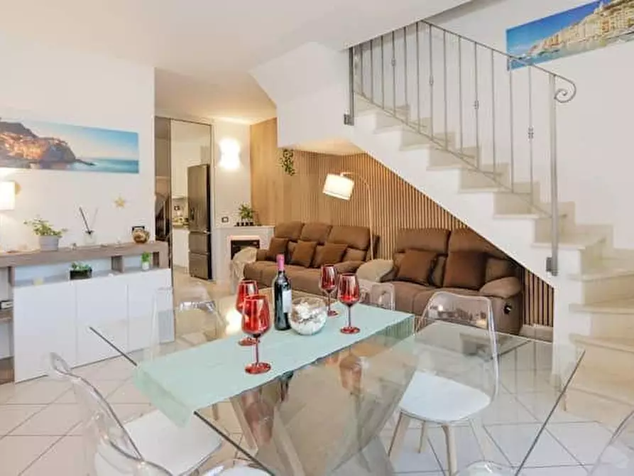 Immagine 2 di Casa indipendente in affitto  a La Spezia