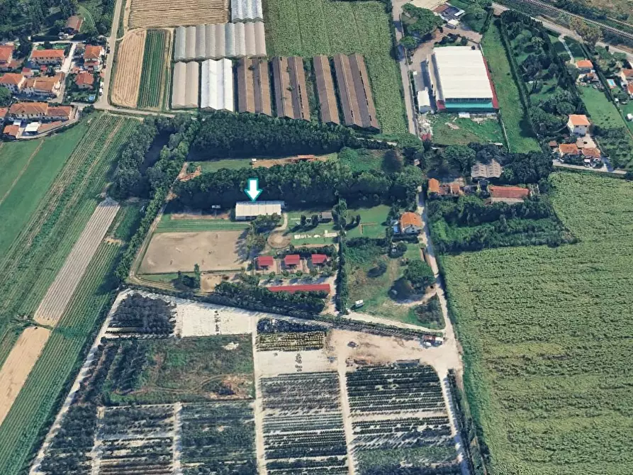 Immagine 1 di Locale commerciale in vendita  a San Giuliano Terme