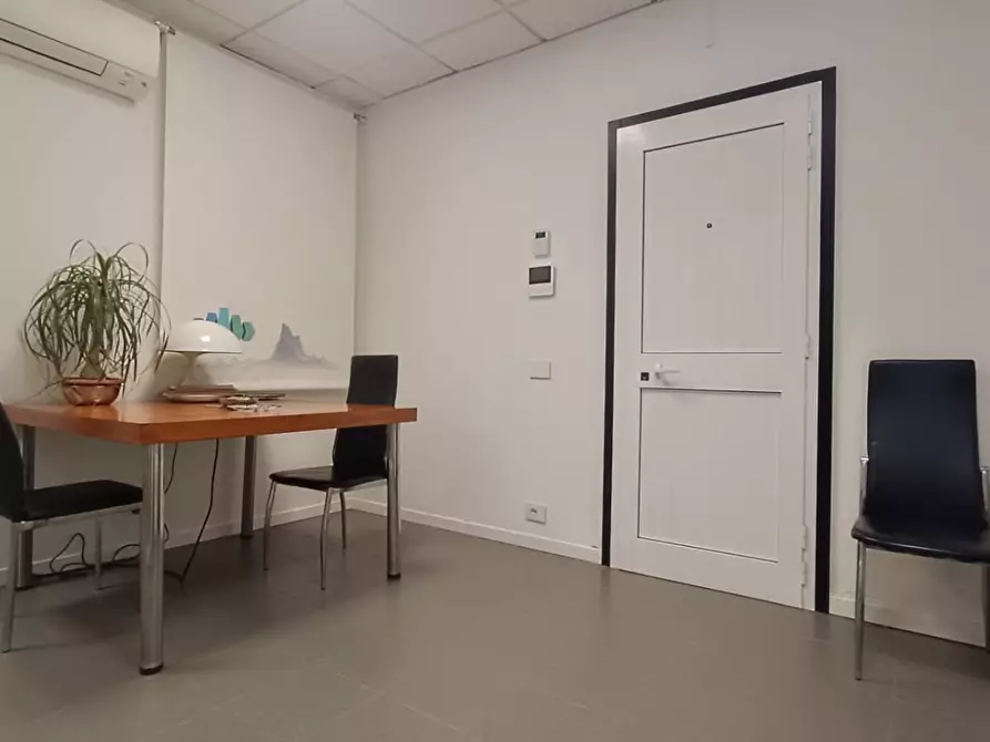 Immagine 2 di Ufficio in vendita  a Capannori