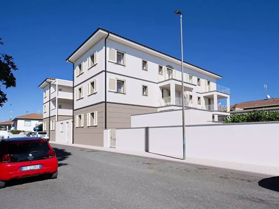 Immagine 2 di Appartamento in vendita  a Cecina