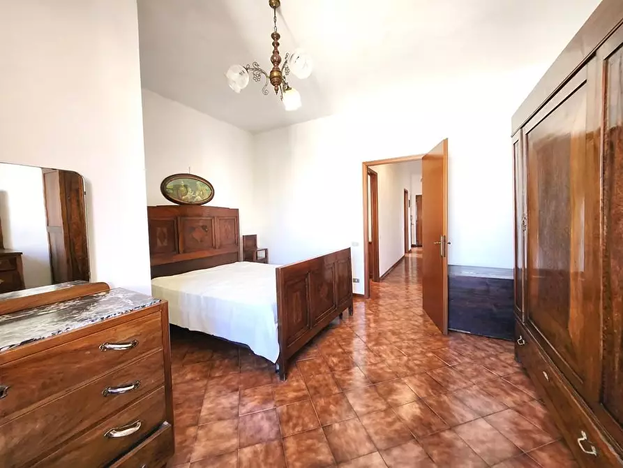 Immagine 13 di Appartamento in vendita  a Lucca