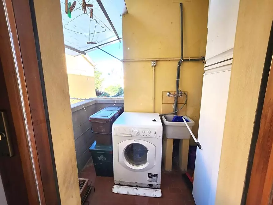 Immagine 6 di Appartamento in vendita  a Lucca