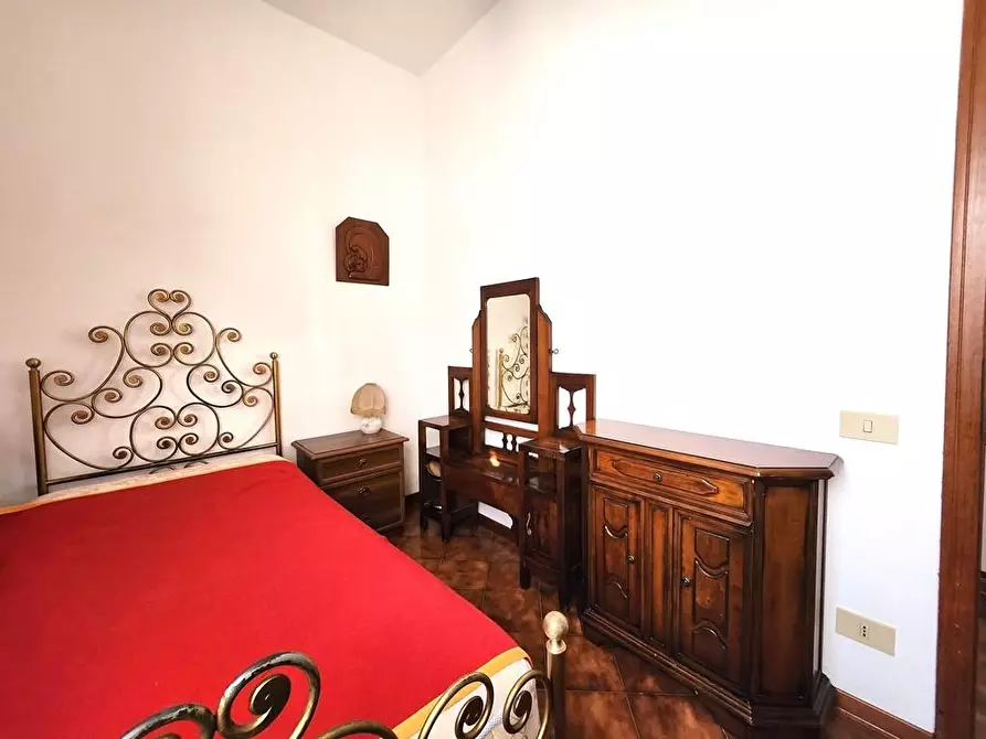 Immagine 15 di Appartamento in vendita  a Lucca