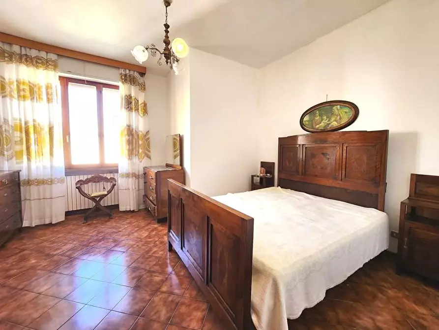 Immagine 11 di Appartamento in vendita  a Lucca