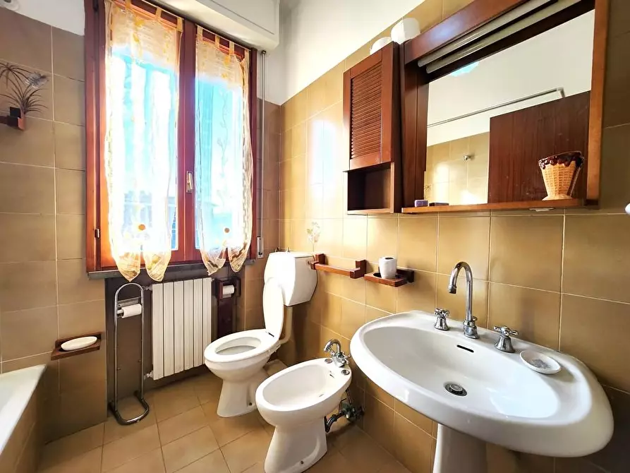 Immagine 16 di Appartamento in vendita  a Lucca