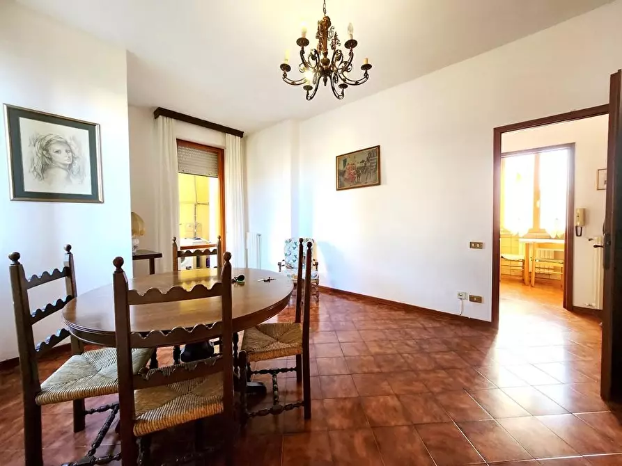 Immagine 4 di Appartamento in vendita  a Lucca