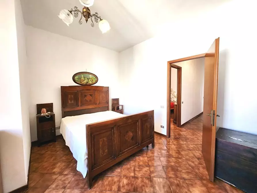 Immagine 12 di Appartamento in vendita  a Lucca