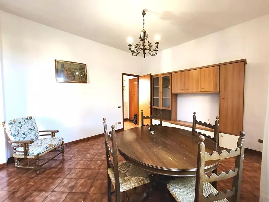 Immagine 5 di Appartamento in vendita  a Lucca