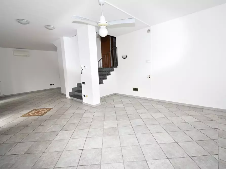 Immagine 1 di Villa in vendita  a San Giuliano Terme