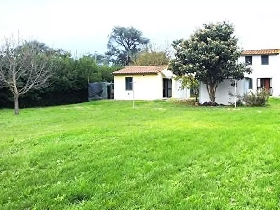 Immagine 1 di Villa in vendita  a Capannori