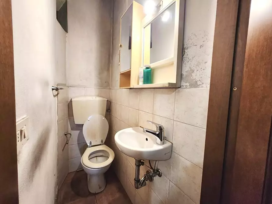 Immagine 12 di Villa in vendita  a Capannori