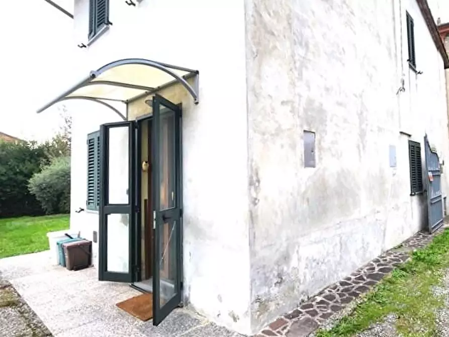 Immagine 2 di Villa in vendita  a Capannori