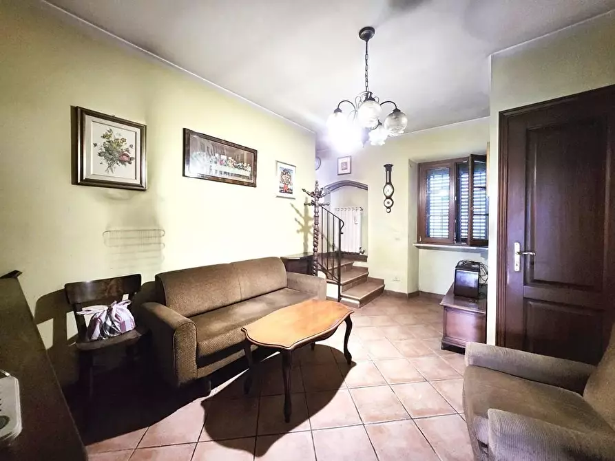 Immagine 11 di Villa in vendita  a Capannori