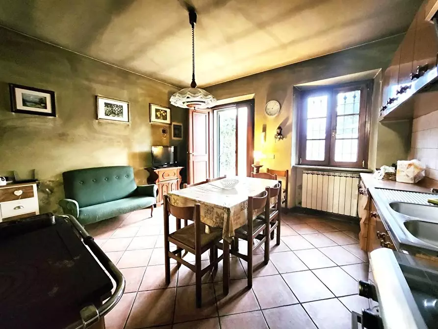 Immagine 4 di Villa in vendita  a Capannori