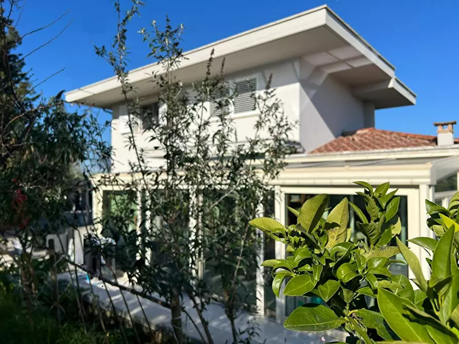 Immagine 1 di Villa in vendita  a Empoli