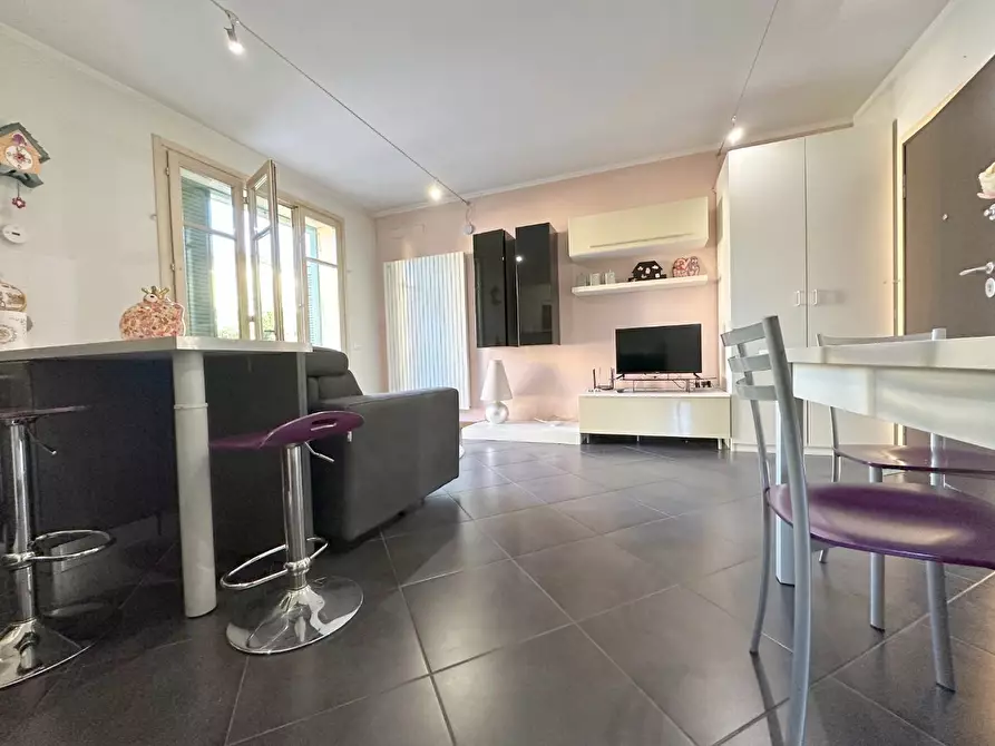 Immagine 4 di Appartamento in vendita  a Lucca