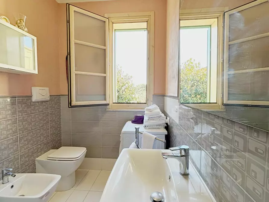 Immagine 16 di Appartamento in vendita  a Lucca