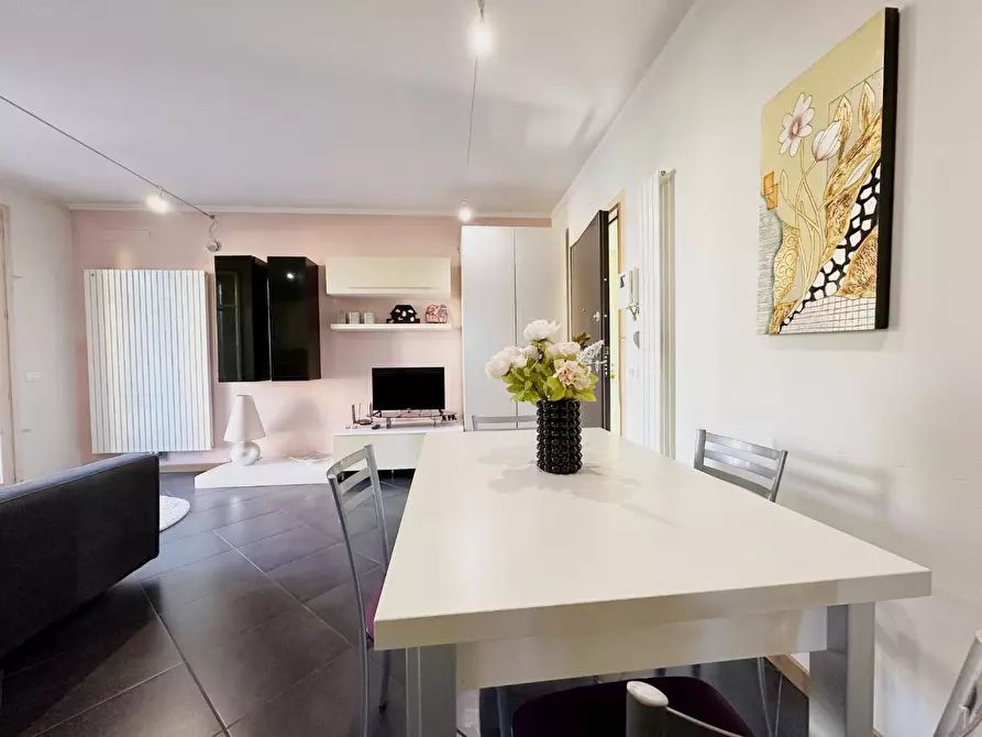 Immagine 5 di Appartamento in vendita  a Lucca