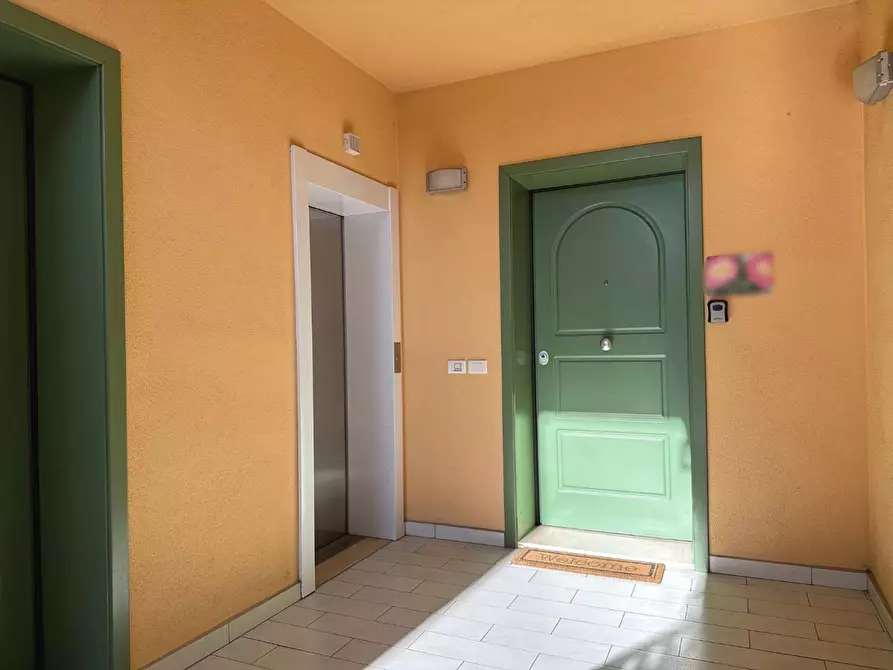 Immagine 19 di Appartamento in vendita  a Lucca