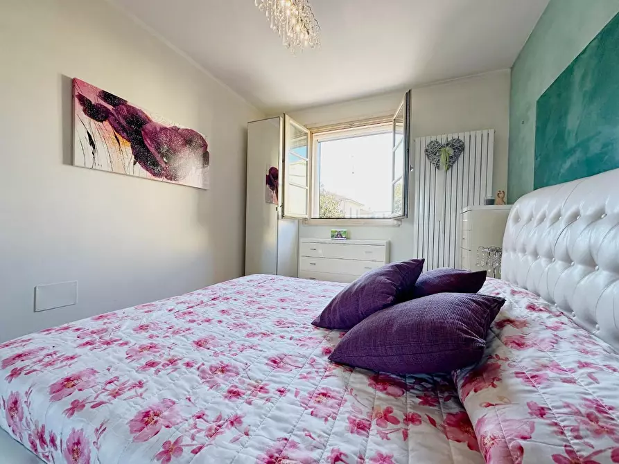 Immagine 14 di Appartamento in vendita  a Lucca