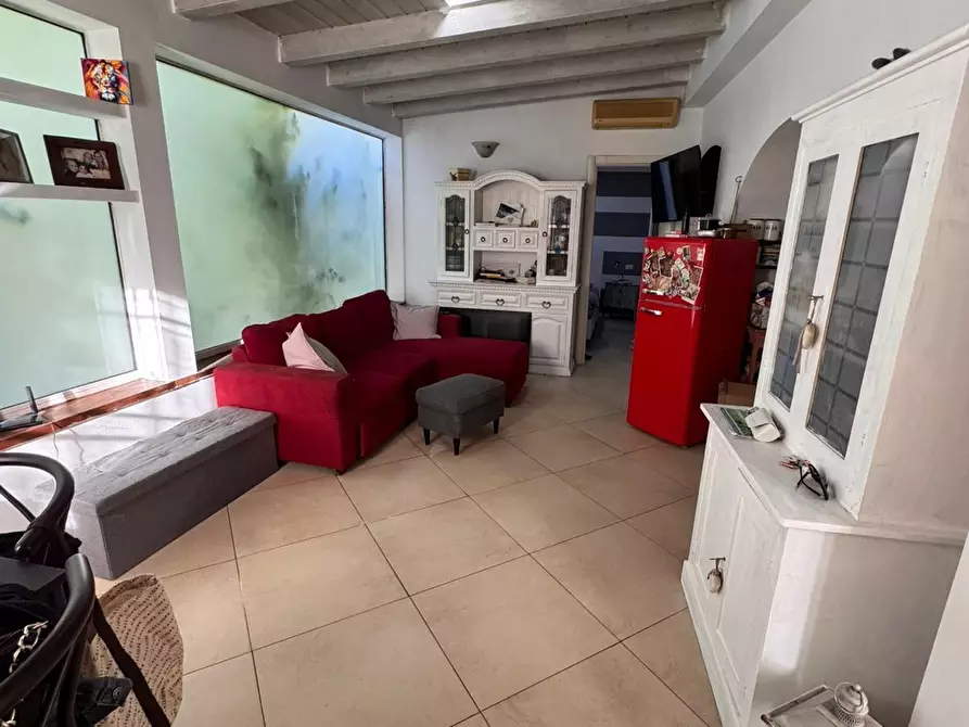 Immagine 2 di Porzione di casa in vendita  a Sarzana