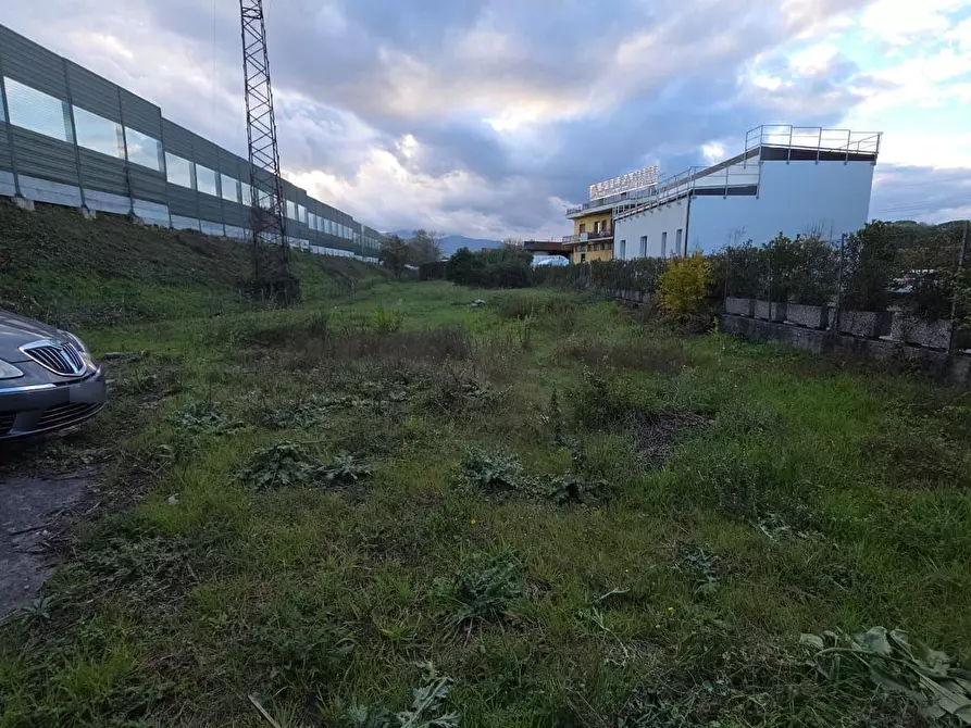 Immagine 2 di Locale commerciale in vendita  a Altopascio