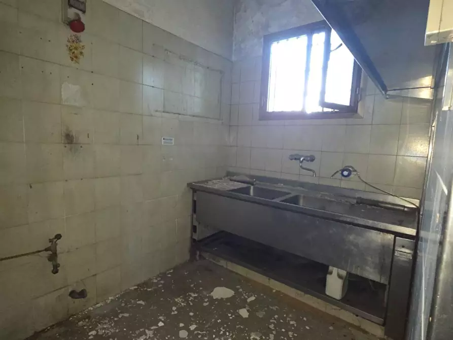 Immagine 13 di Locale commerciale in vendita  a Altopascio