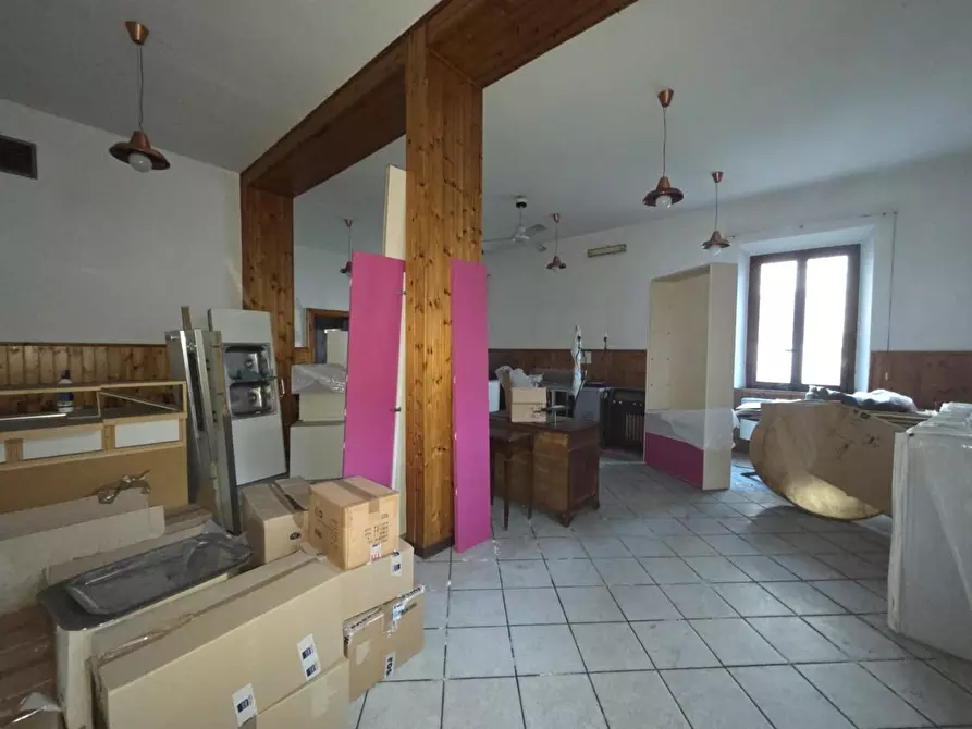 Immagine 1 di Locale commerciale in vendita  a Altopascio