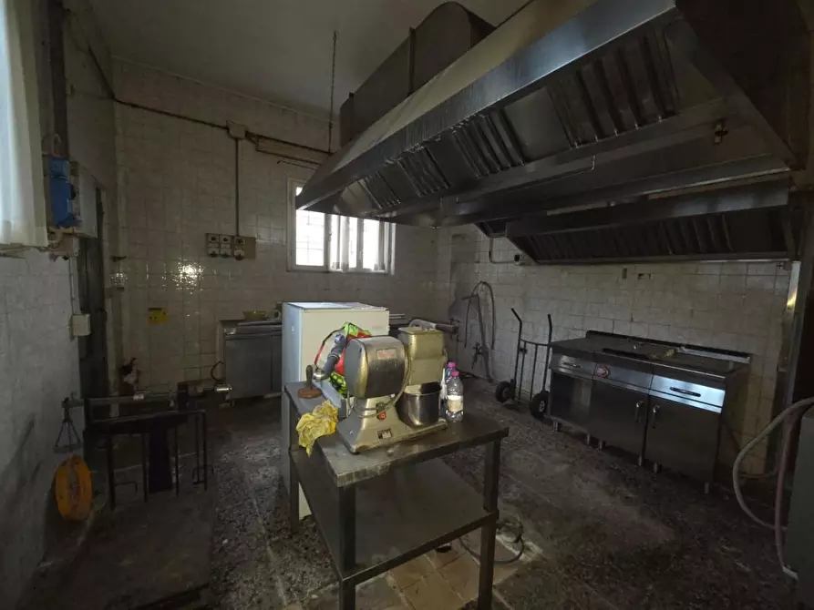 Immagine 15 di Locale commerciale in vendita  a Altopascio