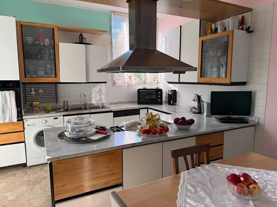 Immagine 5 di Palazzo in vendita  a Carrara