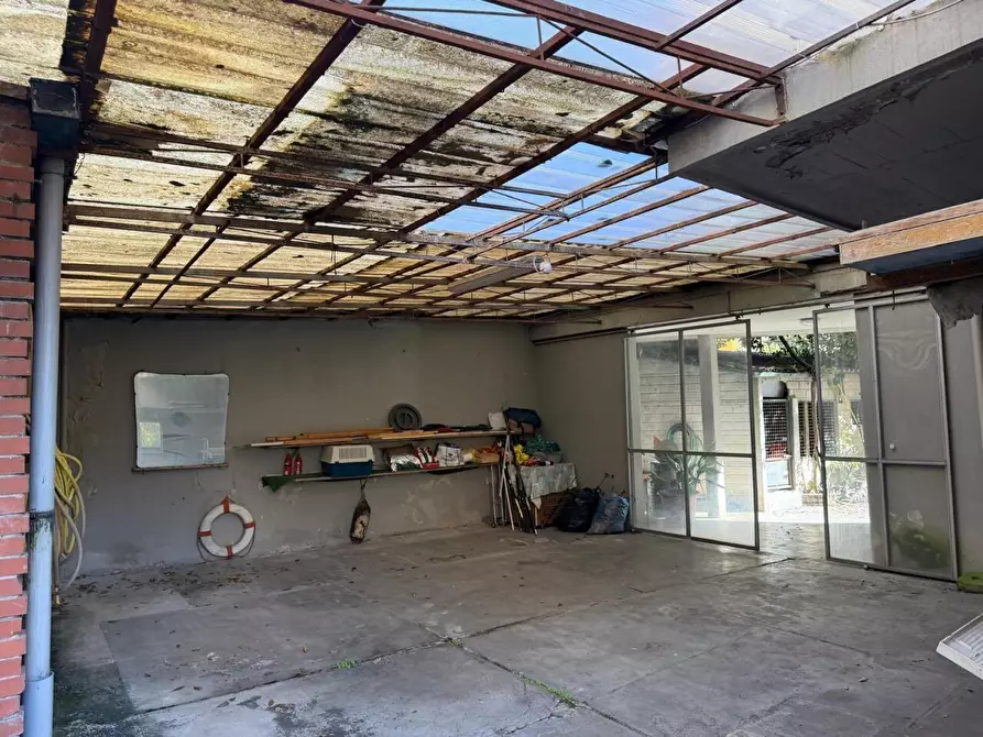 Immagine 28 di Palazzo in vendita  a Carrara