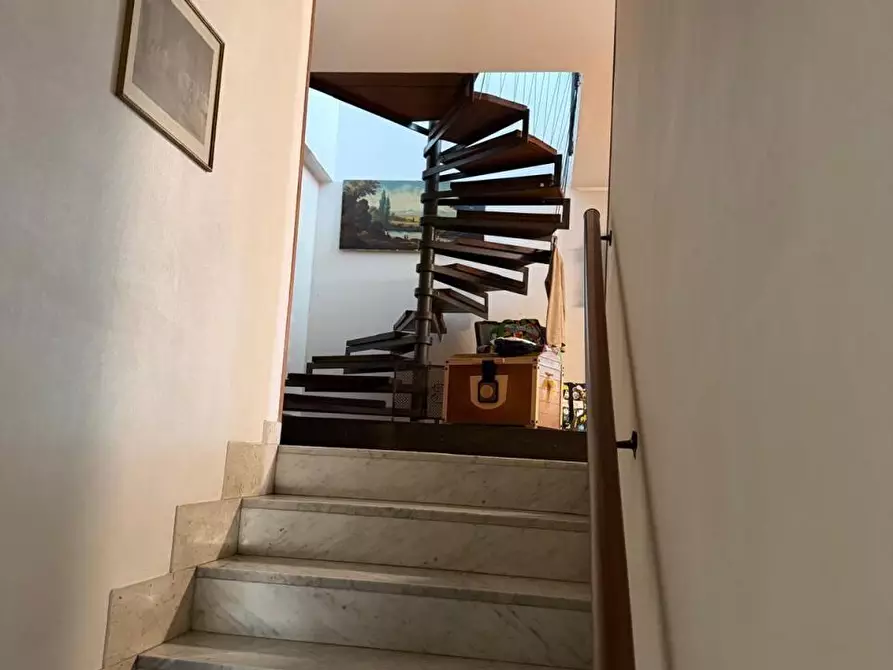 Immagine 34 di Palazzo in vendita  a Carrara