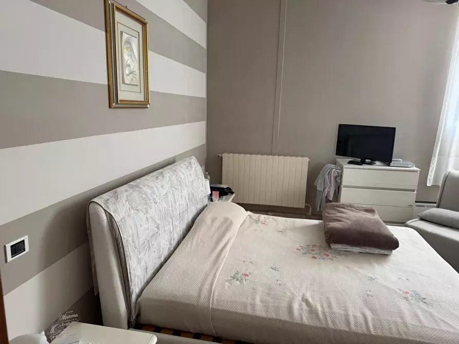 Immagine 3 di Palazzo in vendita  a Carrara