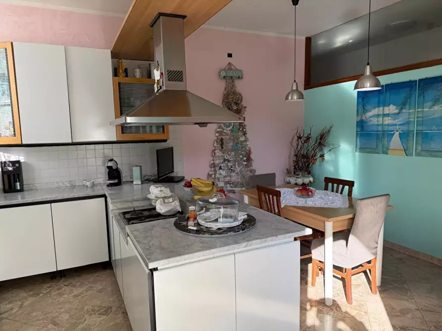 Immagine 25 di Palazzo in vendita  a Carrara