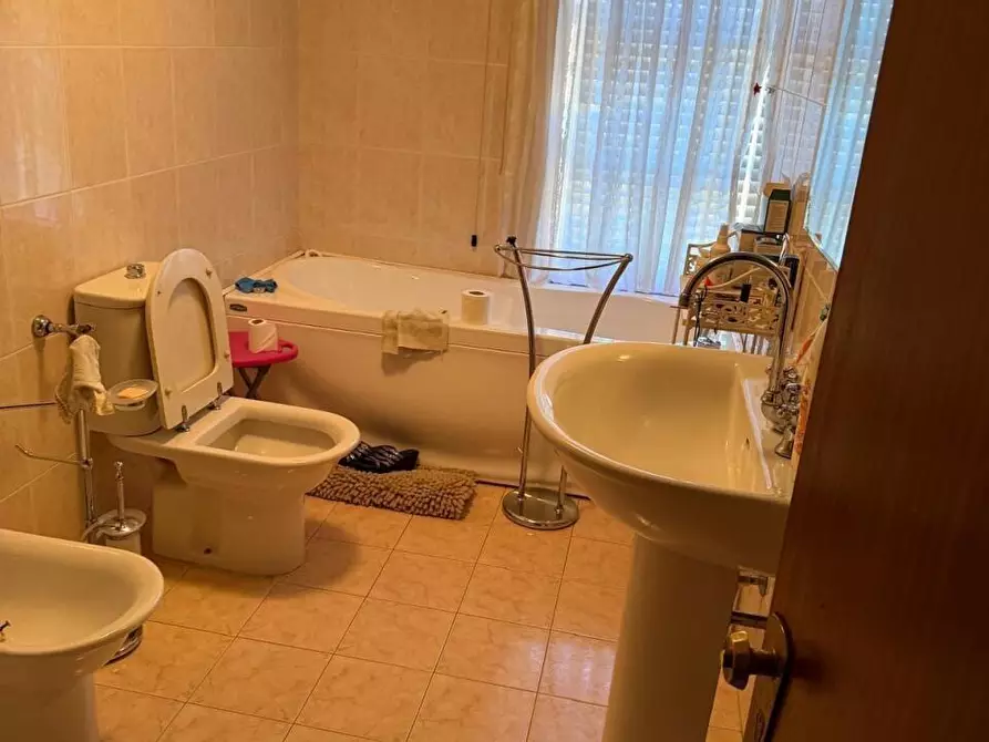 Immagine 20 di Palazzo in vendita  a Carrara