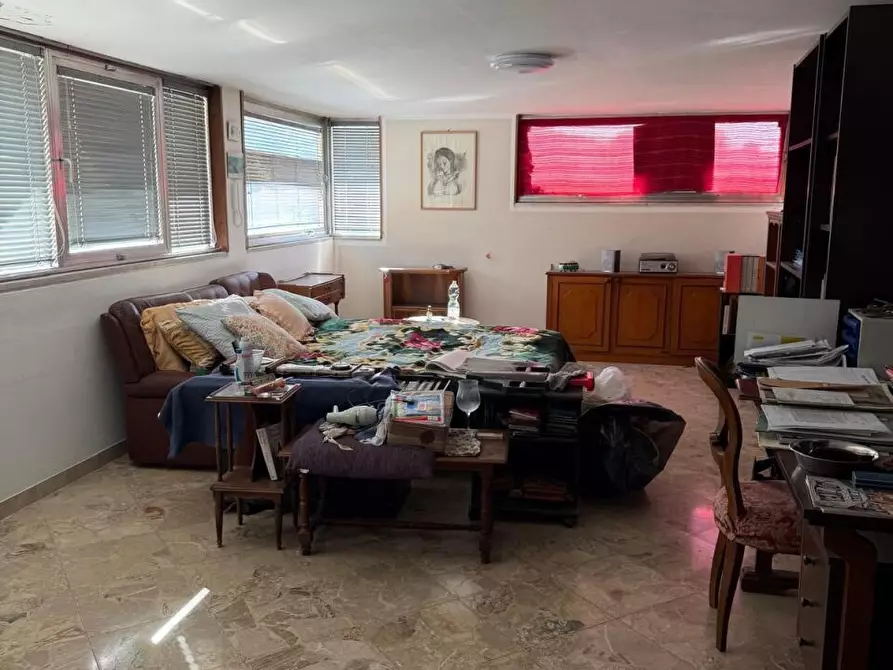 Immagine 9 di Palazzo in vendita  a Carrara