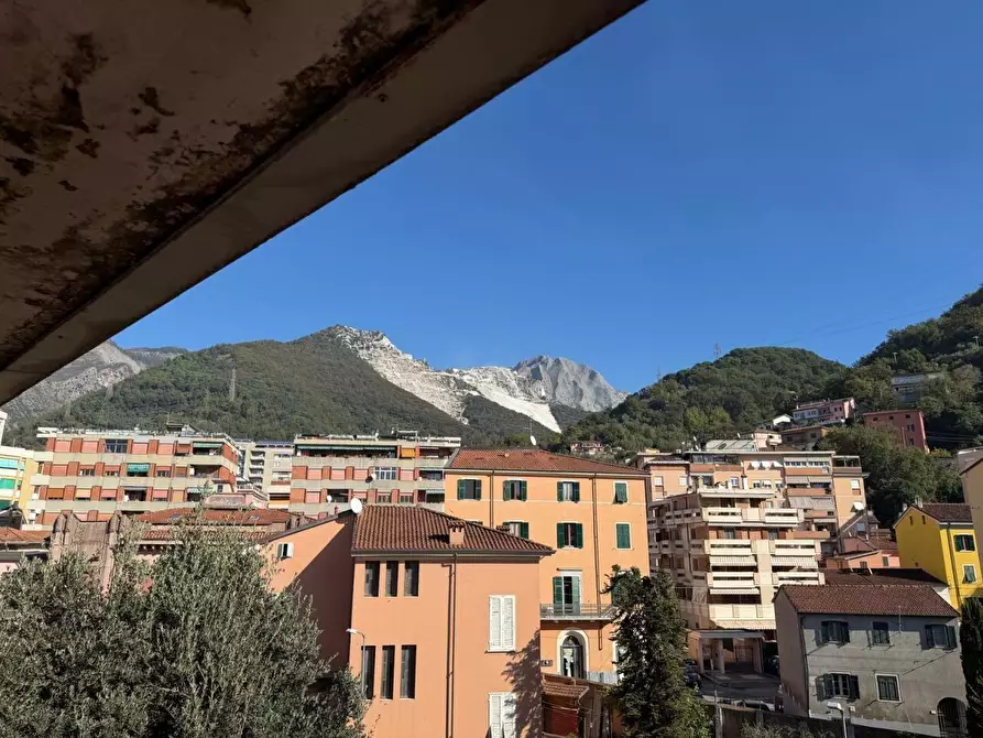 Immagine 23 di Palazzo in vendita  a Carrara