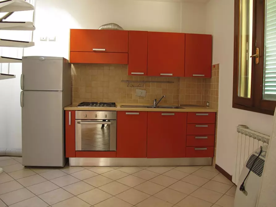 Immagine 1 di Appartamento in vendita  a Capraia E Limite