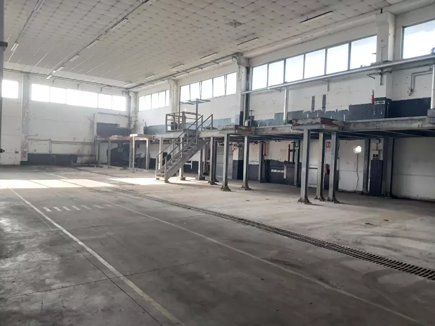 Immagine 29 di Capannone industriale in affitto  a Castelfranco Di Sotto