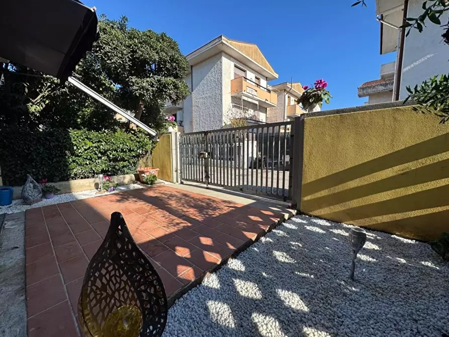 Immagine 12 di Villetta a schiera in vendita  a Viareggio