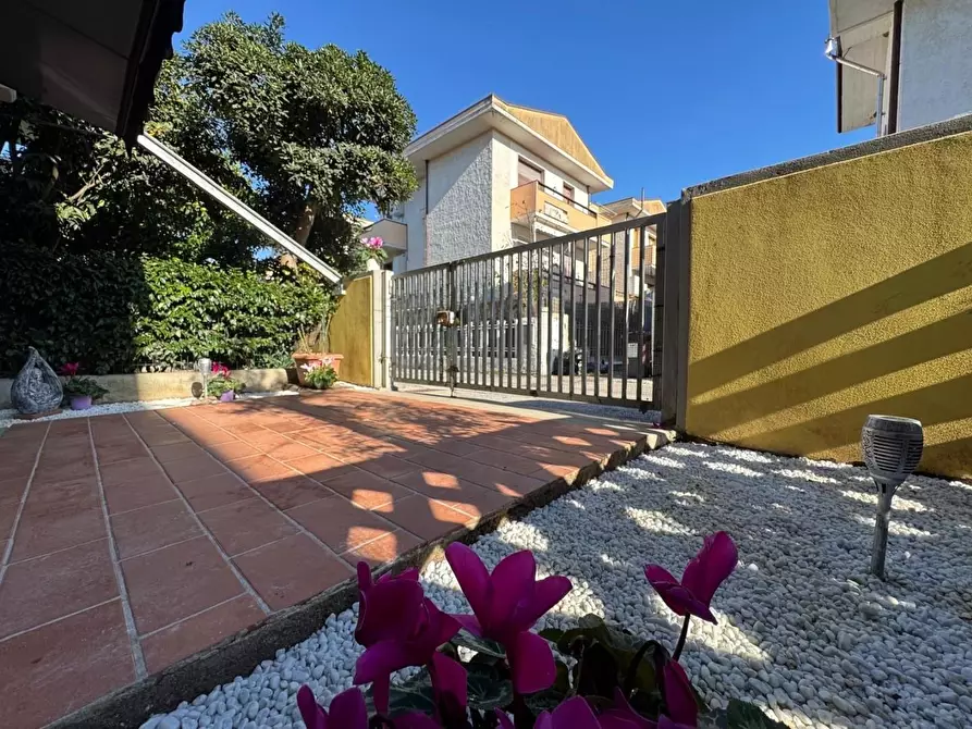 Immagine 37 di Villetta a schiera in vendita  a Viareggio