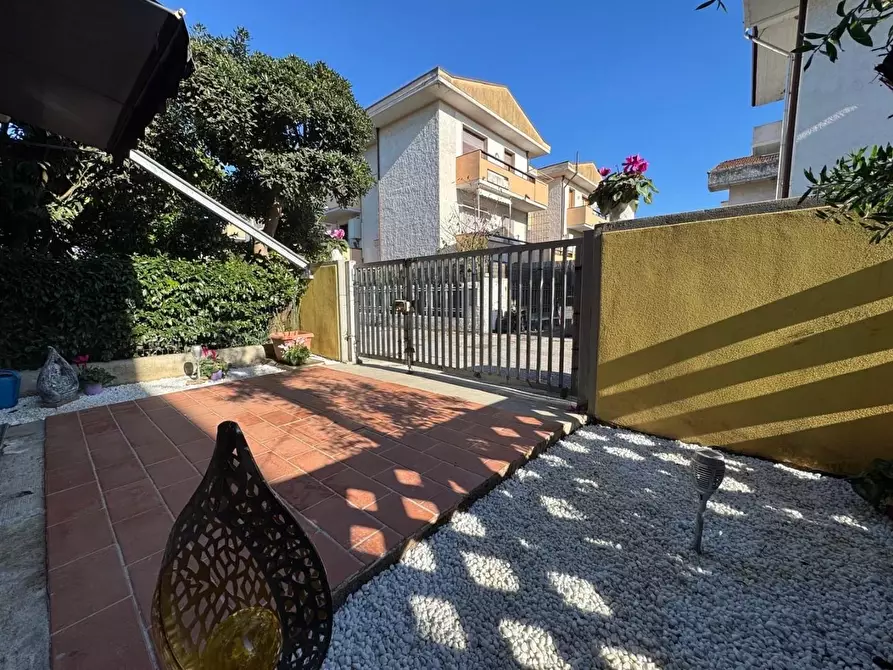 Immagine 36 di Villetta a schiera in vendita  a Viareggio